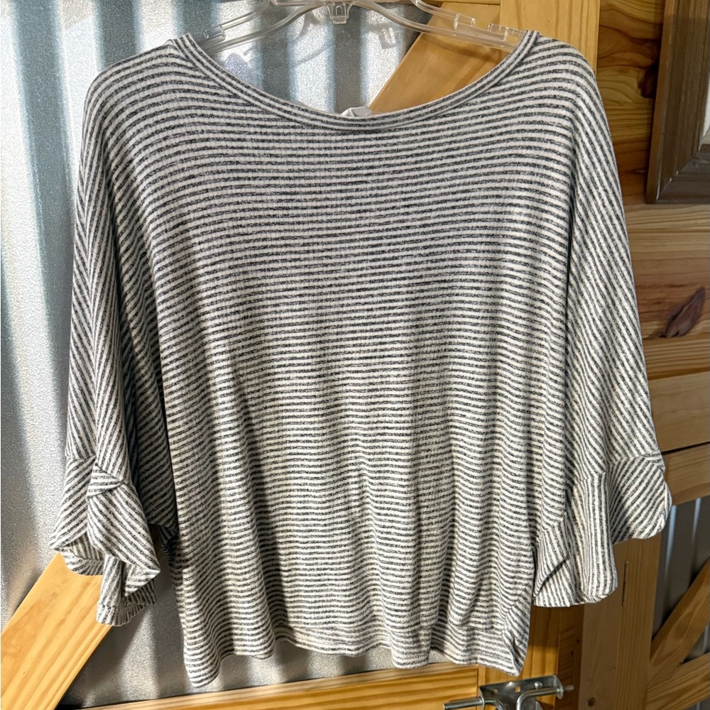 By Together, Women’s Batwig Pullover Top. Gray and Cream. Never worn size M